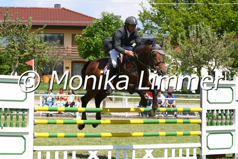 005M5383_Conquest of Paradise_L Springen.JPG